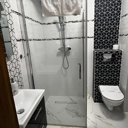 Enklawa Przy Plazy - Szklane מיילנו